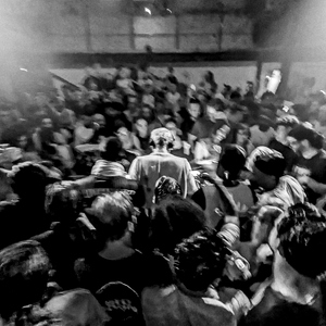 美女露大胸性教育
